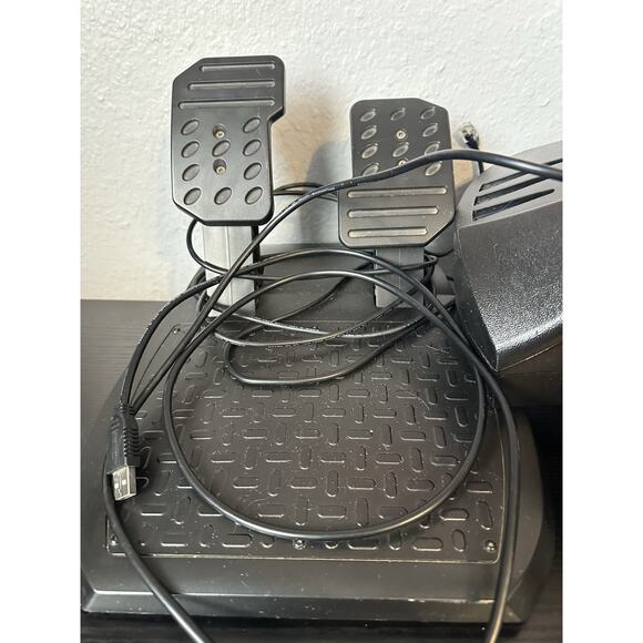 Thrustmaster Ferrari Racing Wheel Red Legend Edition for PS3 or PC grip is peel - Picture 3 of 3